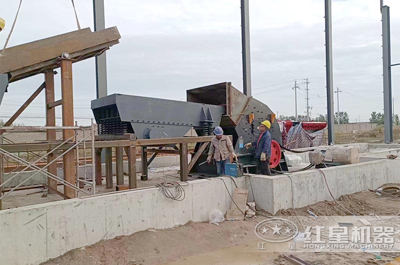 金年会锤式破碎机安装现场