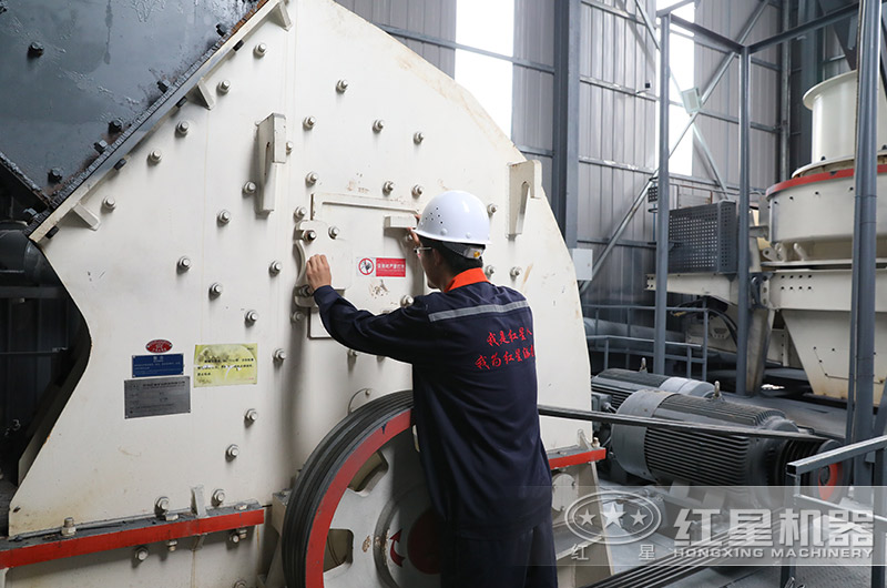 金年会技术人员为客户调试锤破设备